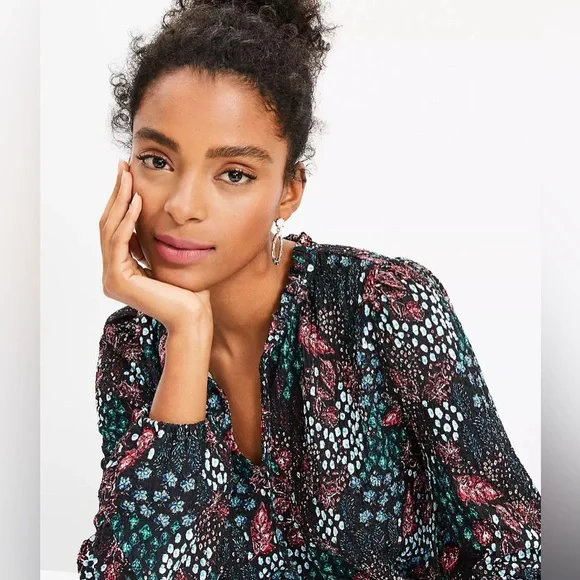 Garden Textured Ruffle Tie Neck Top nwt medium. A616 - Picture 2 of 6